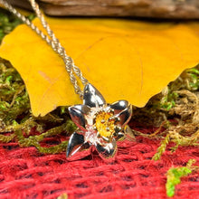 Load image into Gallery viewer, Daffodil Necklace, Celtic Jewelry, Welsh Jewelry, Anniversary Gift, Wales Necklace, Mom Gift, Flower Pendant, Daffodil Pendant, Wife Gift
