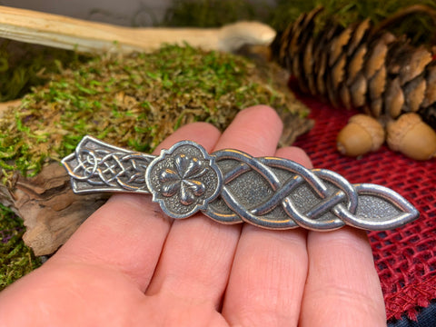 Load image into Gallery viewer, Shamrock Kilt Pin, Irish Jewelry, Ireland Kilt Pin, Friendship Gift, Celtic Kilt Pin, Irish Dancer Gift, Celtic Knot Brooch, Bagpiper Gift
