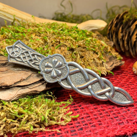 Load image into Gallery viewer, Shamrock Kilt Pin, Irish Jewelry, Ireland Kilt Pin, Friendship Gift, Celtic Kilt Pin, Irish Dancer Gift, Celtic Knot Brooch, Bagpiper Gift
