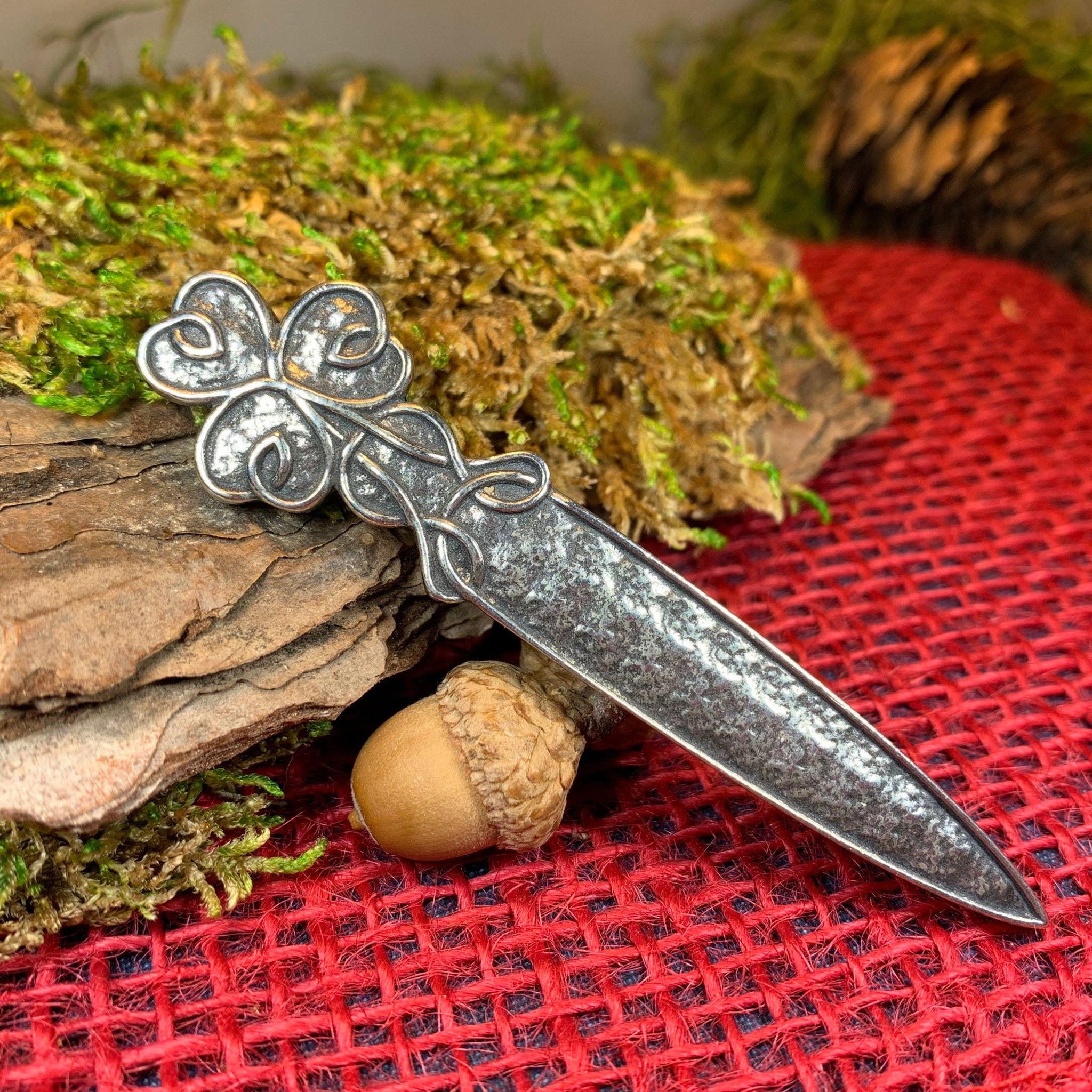 Shamrock Pewter Kilt Pin – Celtic Crystal Design Jewelry