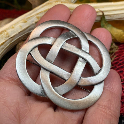 Load image into Gallery viewer, Celtic Knot Brooch, Ireland Gift, Irish Brooch, Friendship Gift, Mom Gift, Celtic Pin, Celtic Jewelry, Anniversary Gift, Teacher Gift
