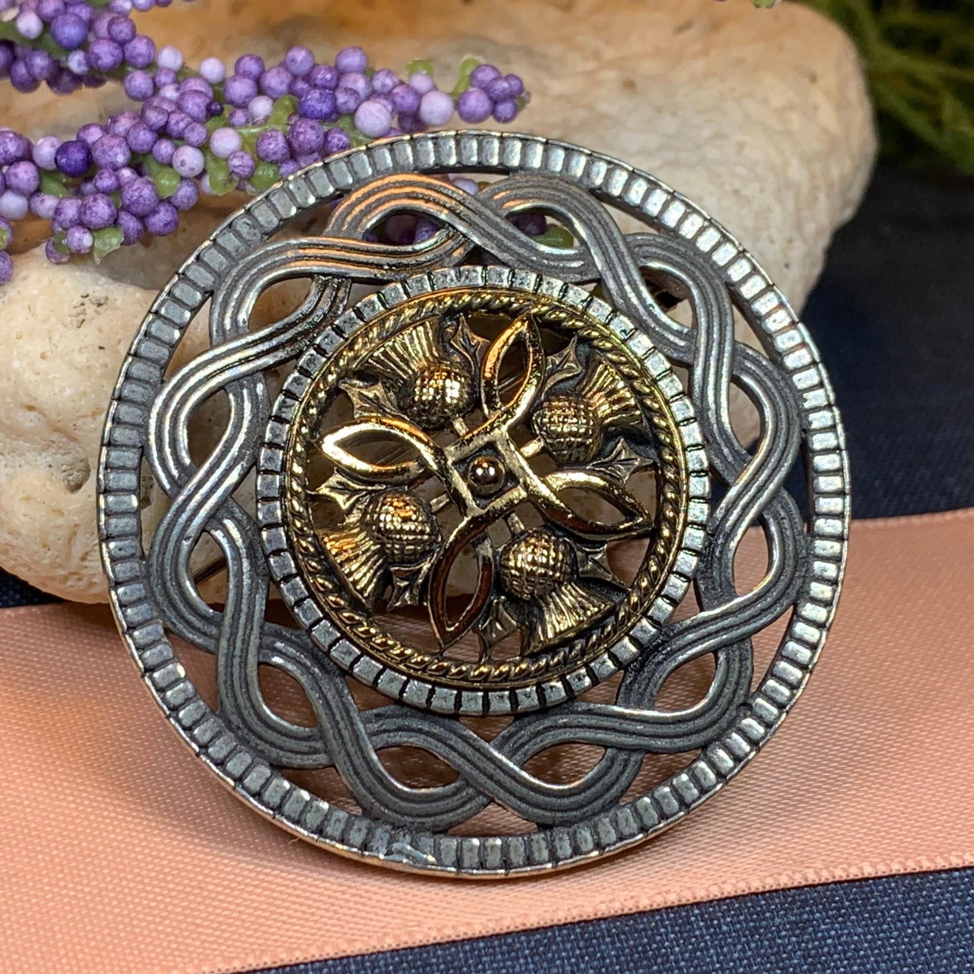 Thistle Brooch, Thistle Pin, Scotland Jewelry, Celtic Pin, Celtic Jewelry, Bridal Jewelry, Outlander Jewelry, Nature Jewelry, Wife Gift