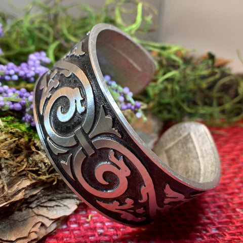 Load image into Gallery viewer, Celtic Knot Bracelet, Celtic Jewelry, Gothic Bangle Bracelet, Scotland Jewelry, Ireland Jewelry, Celtic Cuff, Wife Gift, Girlfriend Gift
