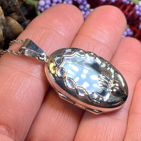Load image into Gallery viewer, Claddagh Locket Necklace, Celtic Jewelry, Irish Jewelry, Anniversary Gift, Bridal Jewelry, Mom Gift, Wife Gift, Girlfriend Gift, Sister Gift
