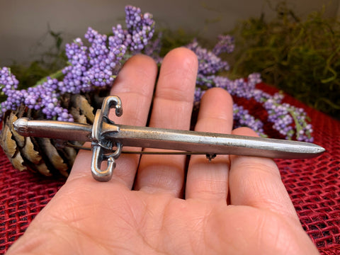 Load image into Gallery viewer, Wallace Sword Kilt Pin, Sword Pin, Scotland Kilt Pin, Scottish Brooch, Sword Brooch, William Wallace Sword, Scotland Gift, Dad Gift
