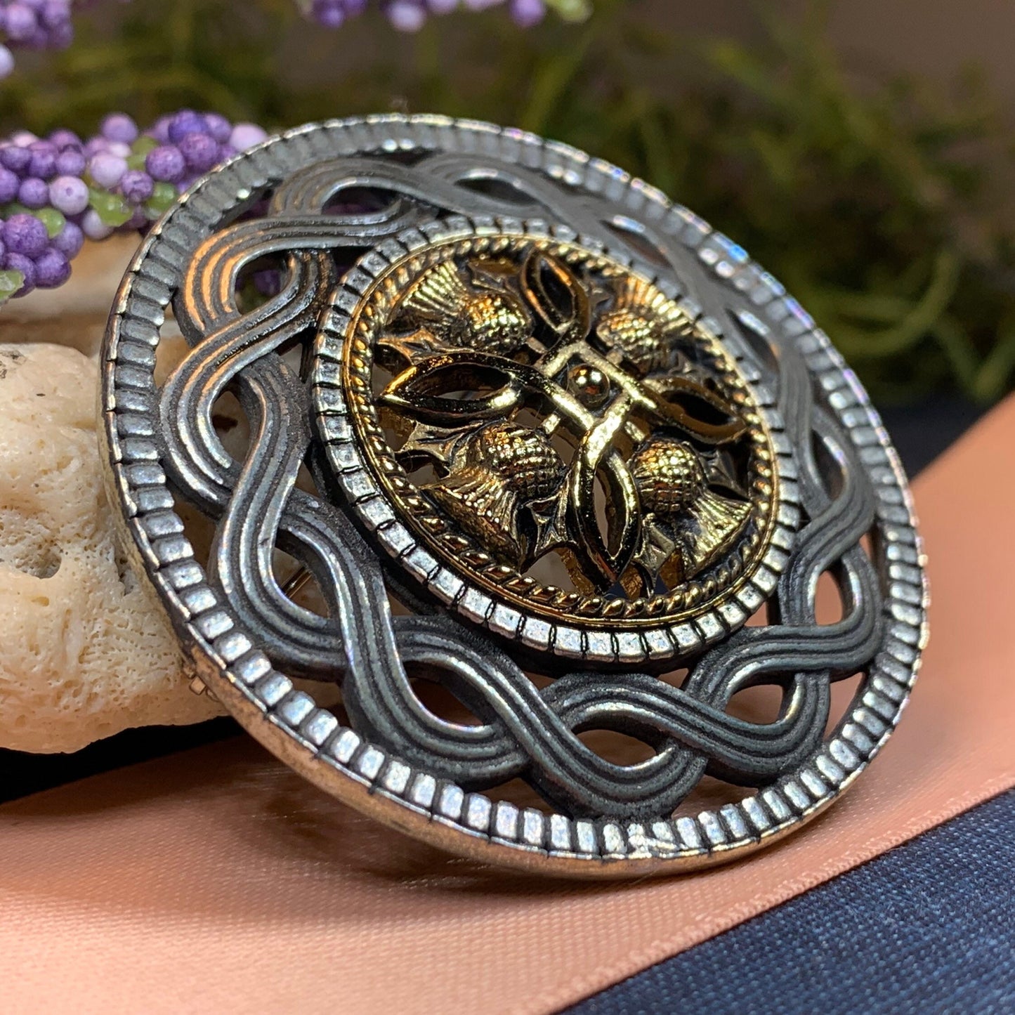 Thistle Brooch, Thistle Pin, Scotland Jewelry, Celtic Pin, Celtic Jewelry, Bridal Jewelry, Outlander Jewelry, Nature Jewelry, Wife Gift