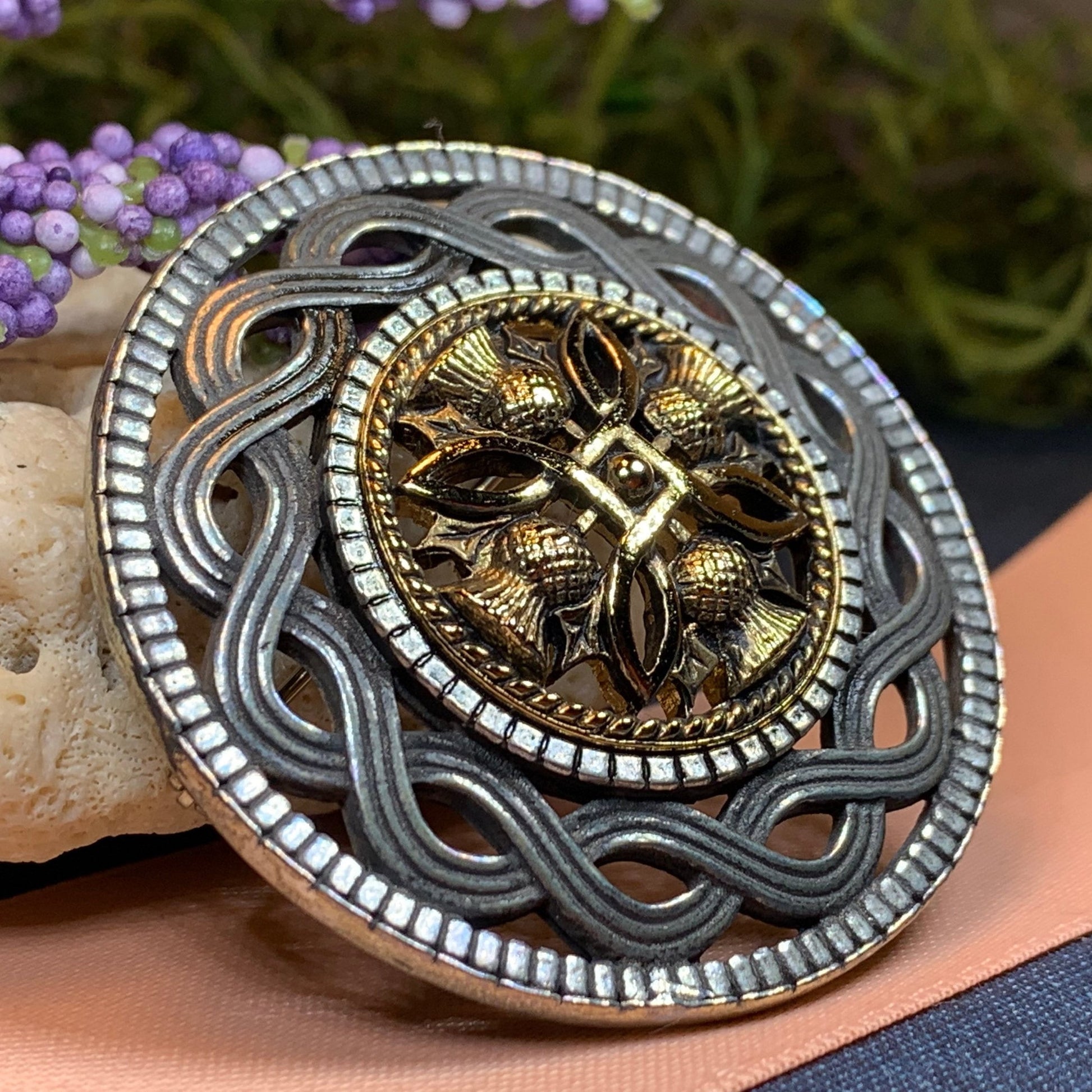 Thistle Brooch, Thistle Pin, Scotland Jewelry, Celtic Pin, Celtic Jewelry, Bridal Jewelry, Outlander Jewelry, Nature Jewelry, Wife Gift