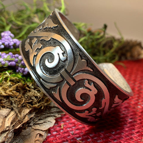 Load image into Gallery viewer, Celtic Knot Bracelet, Celtic Jewelry, Gothic Bangle Bracelet, Scotland Jewelry, Ireland Jewelry, Celtic Cuff, Wife Gift, Girlfriend Gift
