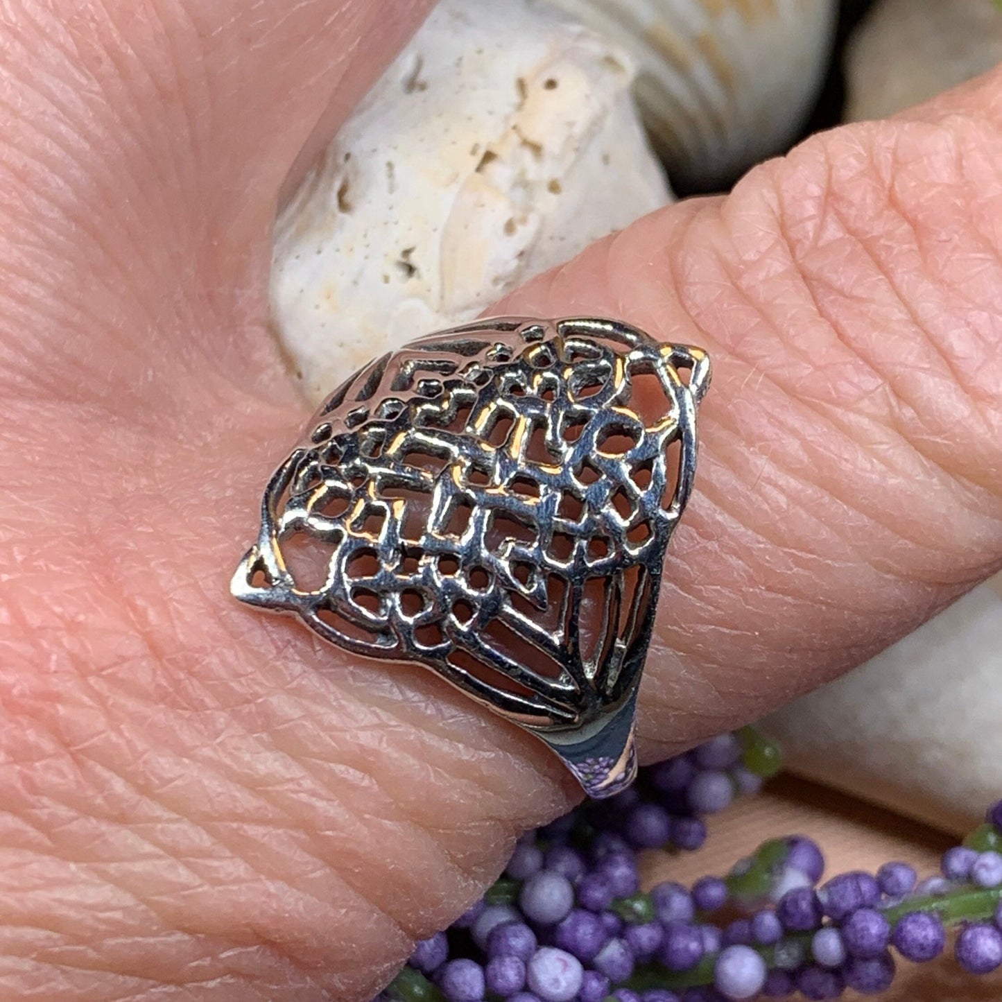 Corriander Celtic Knot Ring — view 3
