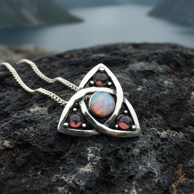 Trinity Knot Necklace, Irish Jewelry, Celtic Jewelry, Anniversary Gift, Scotland Jewelry, Norse Jewelry, Sister Gift, Mom Gift, Wife Gift