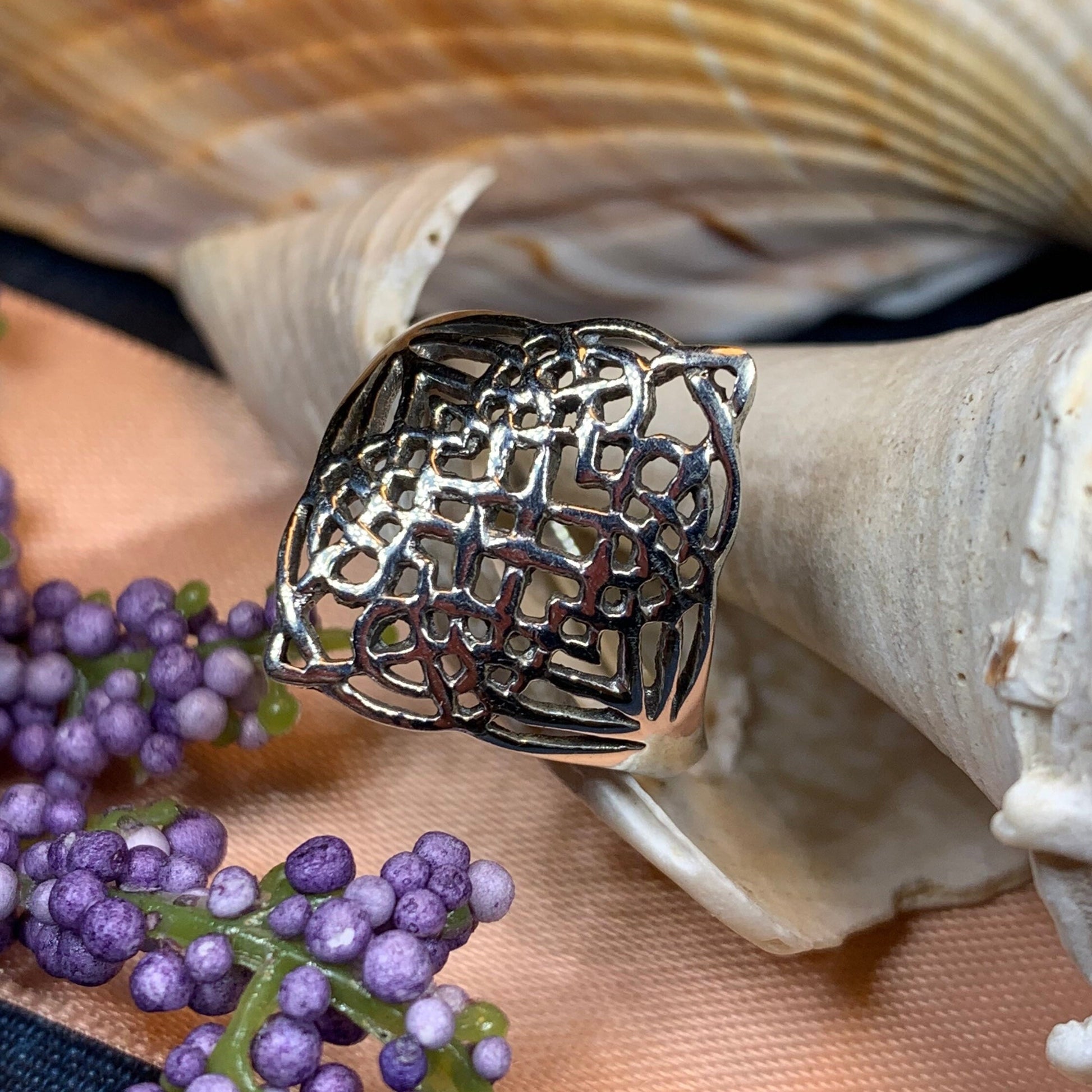 Corriander Celtic Knot Ring — view 5