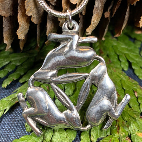 Load image into Gallery viewer, Rabbit Necklace, Triple Hare Necklace, Celtic Jewelry, Animal Jewelry, Nature Necklace, Hare Jewelry, Runner Gift, Mom Gift, Sister Gift
