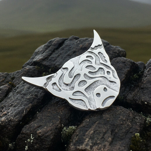 Highland Cow Pin, Scotland Jewelry, Nature Jewelry, Gift for Her, Scotland Cow Brooch, Highland Cow Brooch, Animal Lover, Rancher Gift