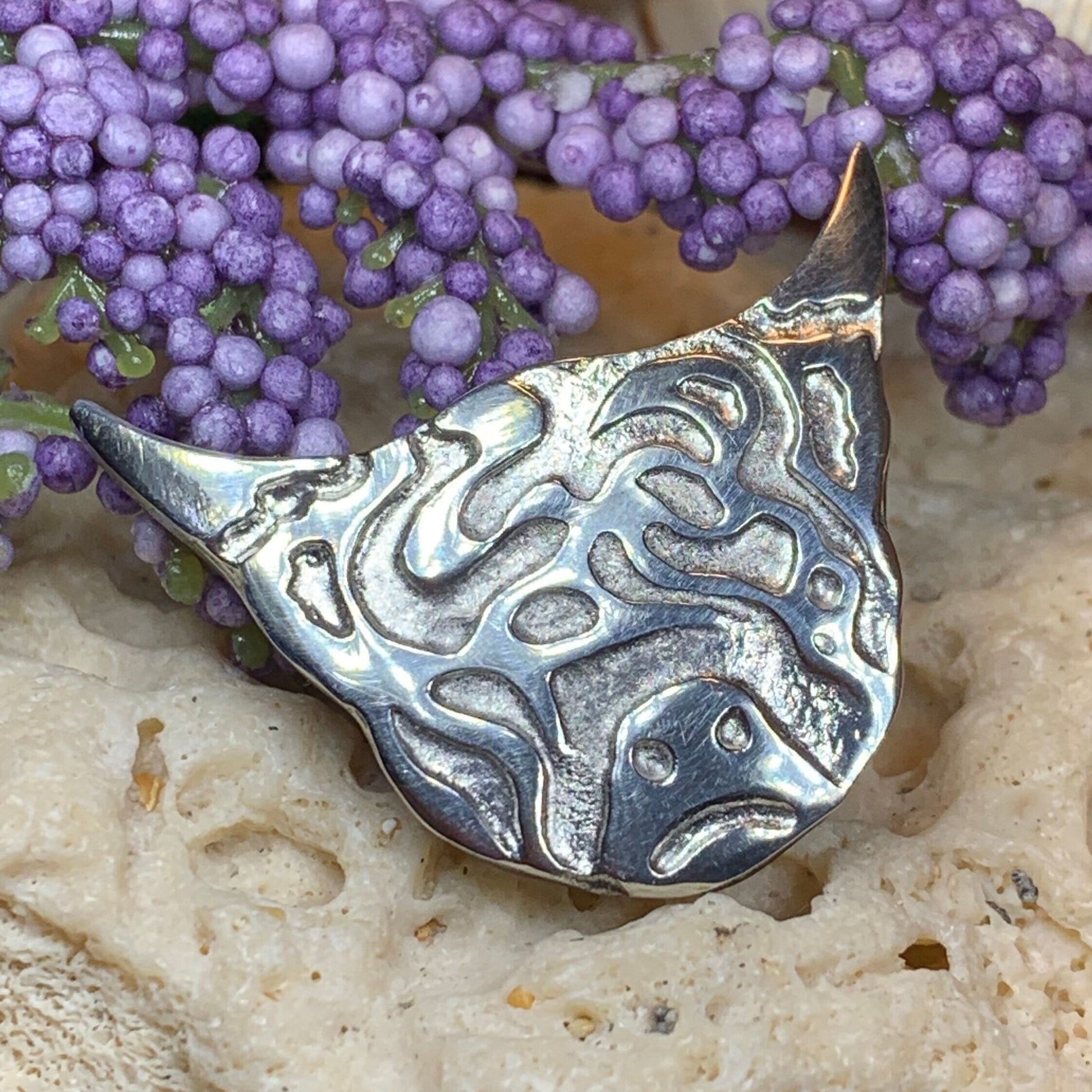 Highland Cow Pin, Scotland Jewelry, Nature Jewelry, Gift for Her, Scotland Cow Brooch, Highland Cow Brooch, Animal Lover, Rancher Gift
