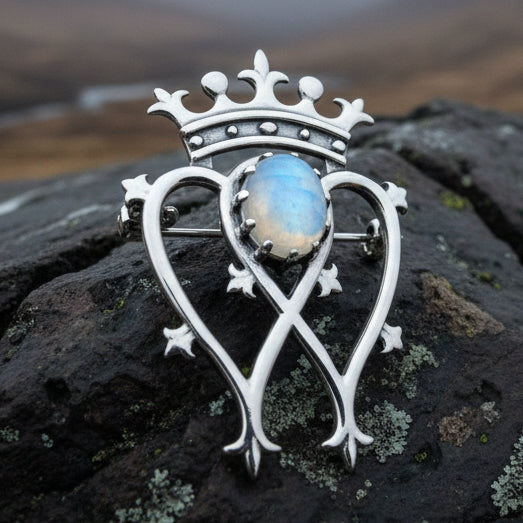 Luckenbooth Brooch, Scotland Jewelry, Celtic Jewelry, Anniversary Gift, Bride Gift, Heart Jewelry, Wife Gift, Bridal Jewelry, Mom Gift