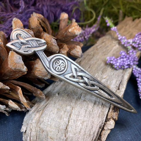 Load image into Gallery viewer, Celtic Raven Kilt Pin, Scottish Jewelry, Irish Kilt Pin, Tartan Pin, Cape Pin, Bagpiper Gift, Scotland Pin, Celtic Shawl Pin, Viking Jewelry
