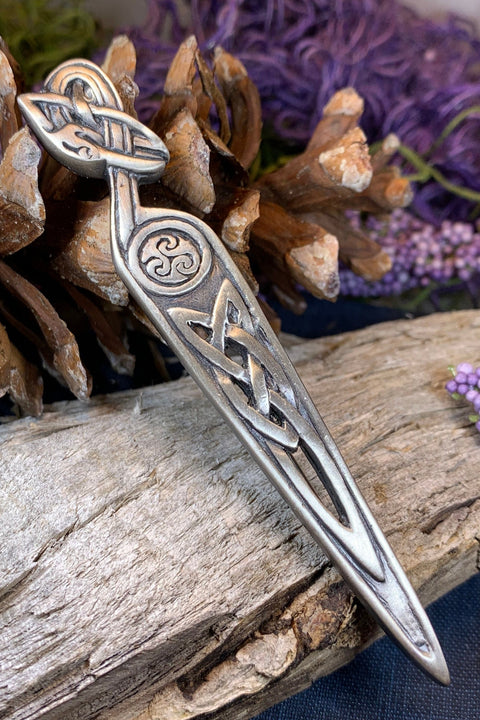 Load image into Gallery viewer, Celtic Raven Kilt Pin, Scottish Jewelry, Irish Kilt Pin, Tartan Pin, Cape Pin, Bagpiper Gift, Scotland Pin, Celtic Shawl Pin, Viking Jewelry
