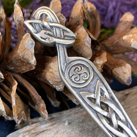 Load image into Gallery viewer, Celtic Raven Kilt Pin, Scottish Jewelry, Irish Kilt Pin, Tartan Pin, Cape Pin, Bagpiper Gift, Scotland Pin, Celtic Shawl Pin, Viking Jewelry
