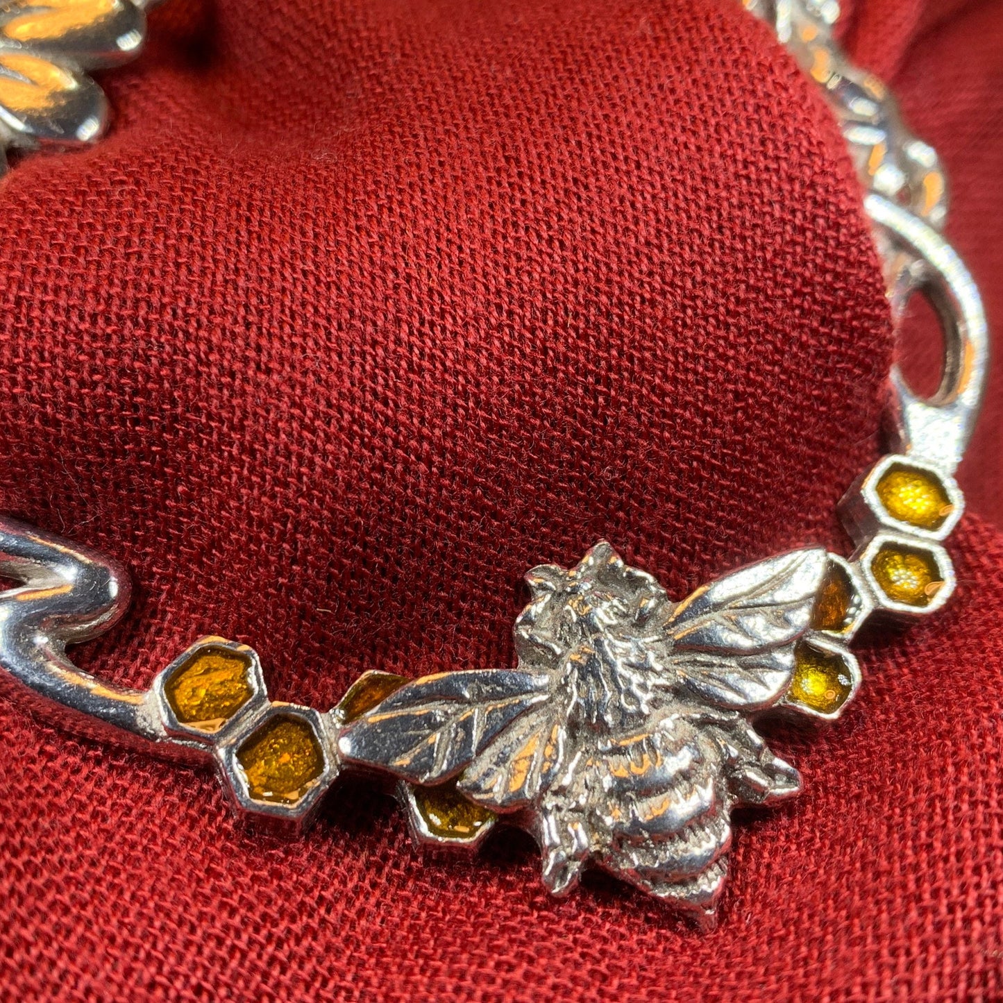 Bee Scarf Ring, Scotland Jewelry, Insect Jewelry, Nature Jewelry, Celtic Jewelry, Mom Gift, Wife Gift, Sister Gift, Friendship Gift