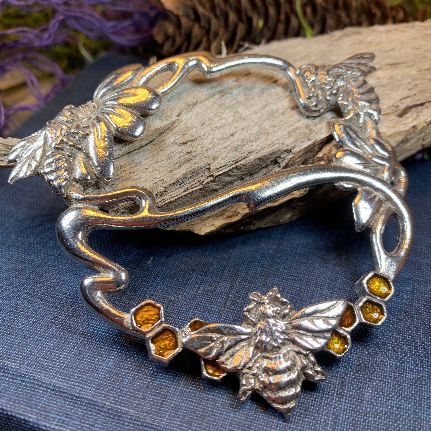 Bee Scarf Ring, Scotland Jewelry, Insect Jewelry, Nature Jewelry, Celtic Jewelry, Mom Gift, Wife Gift, Sister Gift, Friendship Gift