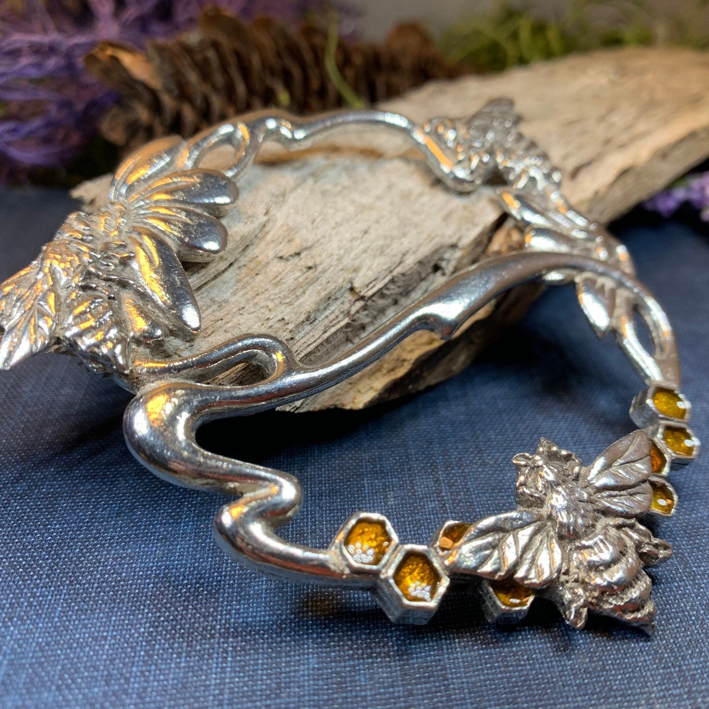 Bee Scarf Ring, Scotland Jewelry, Insect Jewelry, Nature Jewelry, Celtic Jewelry, Mom Gift, Wife Gift, Sister Gift, Friendship Gift