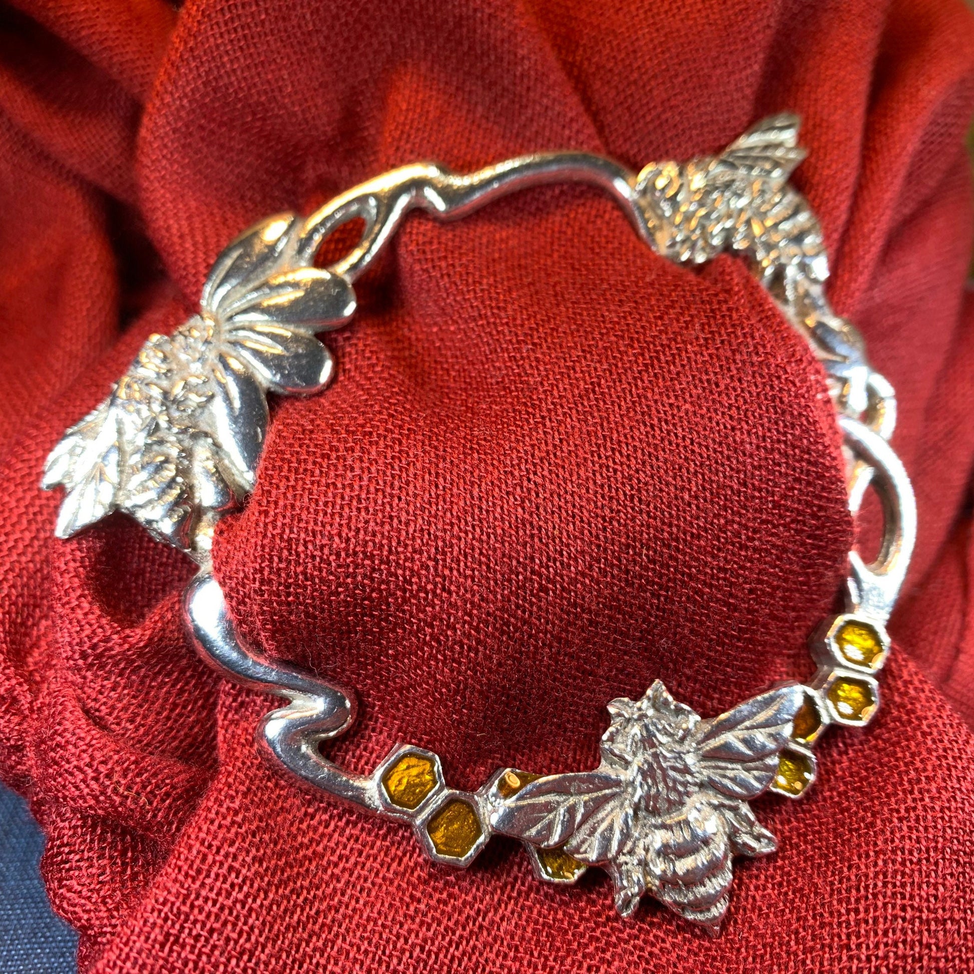 Bee Scarf Ring, Scotland Jewelry, Insect Jewelry, Nature Jewelry, Celtic Jewelry, Mom Gift, Wife Gift, Sister Gift, Friendship Gift