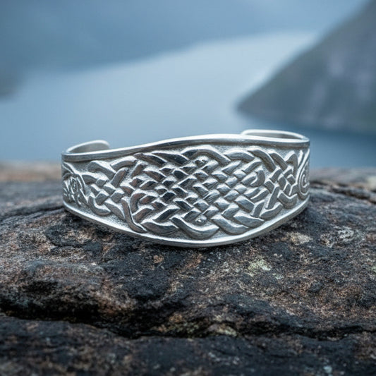 Celtic Knot Bracelet, Celtic Jewelry, Bangle Bracelet, Scotland Jewelry, Ireland Jewelry, Wife Gift, Girlfriend Gift, Sister Gift, Mom Gift