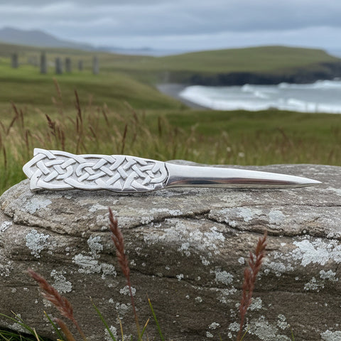 Load image into Gallery viewer, Celtic Kilt Pin, Scottish Jewelry, Scotland Kilt Pin, Tartan Pin, Anniversary Gift, Bagpiper Gift, Scotland Pin, Viking Jewelry, Tartan Pin
