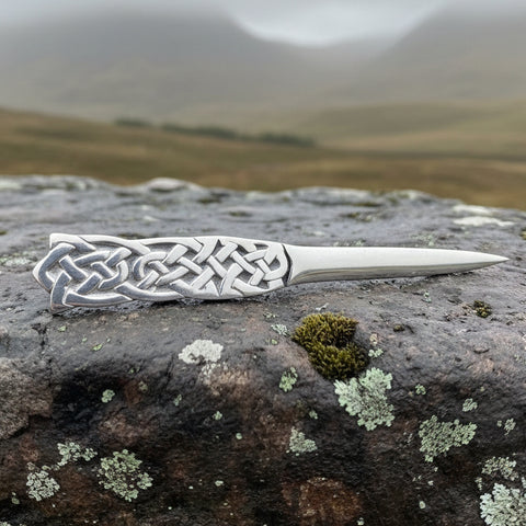 Load image into Gallery viewer, Celtic Kilt Pin, Scottish Jewelry, Scotland Kilt Pin, Tartan Pin, Anniversary Gift, Bagpiper Gift, Scotland Pin, Viking Jewelry, Tartan Pin
