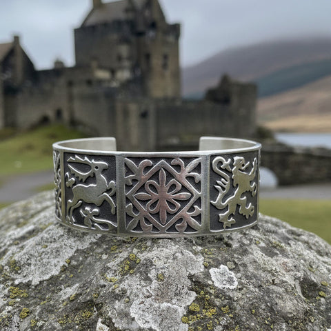Load image into Gallery viewer, Celtic Stag Bracelet, Celtic Jewelry, Irish Jewelry, Bangle Bracelet, Scotland Jewelry, Wiccan Jewelry, Scotland Lion Jewelry, Hunter Gift
