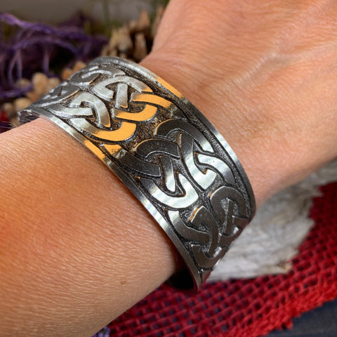 Load image into Gallery viewer, Celtic Knot Bracelet, Celtic Jewelry, Irish Bangle Bracelet, Scotland Jewelry, Ireland Jewelry, Celtic Cuff, Wife Gift, Girlfriend Gift
