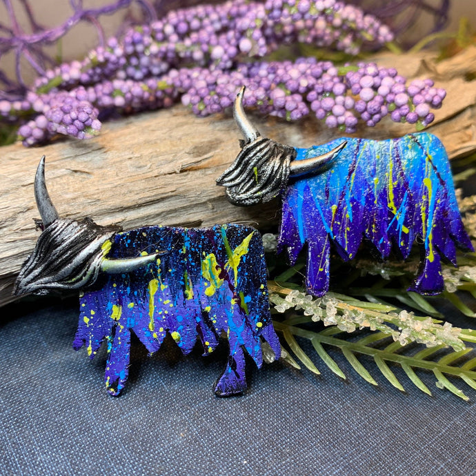 Highland Cow Brooch, Scottish Cow, Heather Jewelry, Scotland Pin, Cute Animal, Celtic Pin, Gift for Her, Mom Gift, Celtic Jewelry