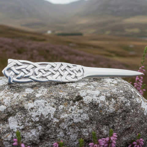 Load image into Gallery viewer, Celtic Kilt Pin, Scottish Jewelry, Scotland Kilt Pin, Tartan Pin, Anniversary Gift, Bagpiper Gift, Scotland Pin, Viking Jewelry, Tartan Pin
