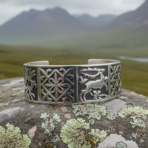 Load image into Gallery viewer, Celtic Stag Bracelet, Celtic Jewelry, Irish Jewelry, Bangle Bracelet, Scotland Jewelry, Wiccan Jewelry, Scotland Lion Jewelry, Hunter Gift
