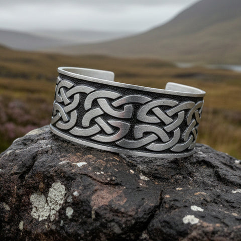 Load image into Gallery viewer, Celtic Knot Bracelet, Celtic Jewelry, Irish Bangle Bracelet, Scotland Jewelry, Ireland Jewelry, Celtic Cuff, Wife Gift, Girlfriend Gift
