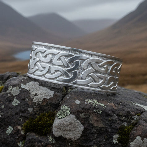 Load image into Gallery viewer, Celtic Knot Bracelet, Celtic Jewelry, Irish Bangle Bracelet, Scotland Jewelry, Ireland Jewelry, Celtic Cuff, Wife Gift, Girlfriend Gift
