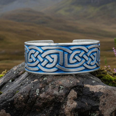 Load image into Gallery viewer, Celtic Knot Bracelet, Celtic Jewelry, Irish Bangle Bracelet, Scotland Jewelry, Ireland Jewelry, Celtic Cuff, Wife Gift, Girlfriend Gift
