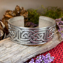 Load image into Gallery viewer, Celtic Knot Bracelet, Celtic Jewelry, Irish Bangle Bracelet, Scotland Jewelry, Ireland Jewelry, Celtic Cuff, Wife Gift, Girlfriend Gift
