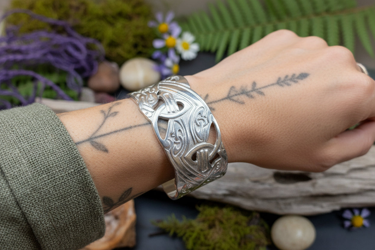 Celtic Knot Bracelet, Celtic Jewelry, Bangle Bracelet, Scotland Jewelry, Ireland Jewelry, Wife Gift, Girlfriend Gift, Viking Jewelry