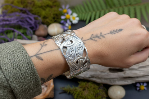 Load image into Gallery viewer, Celtic Knot Bracelet, Celtic Jewelry, Bangle Bracelet, Scotland Jewelry, Ireland Jewelry, Wife Gift, Girlfriend Gift, Viking Jewelry
