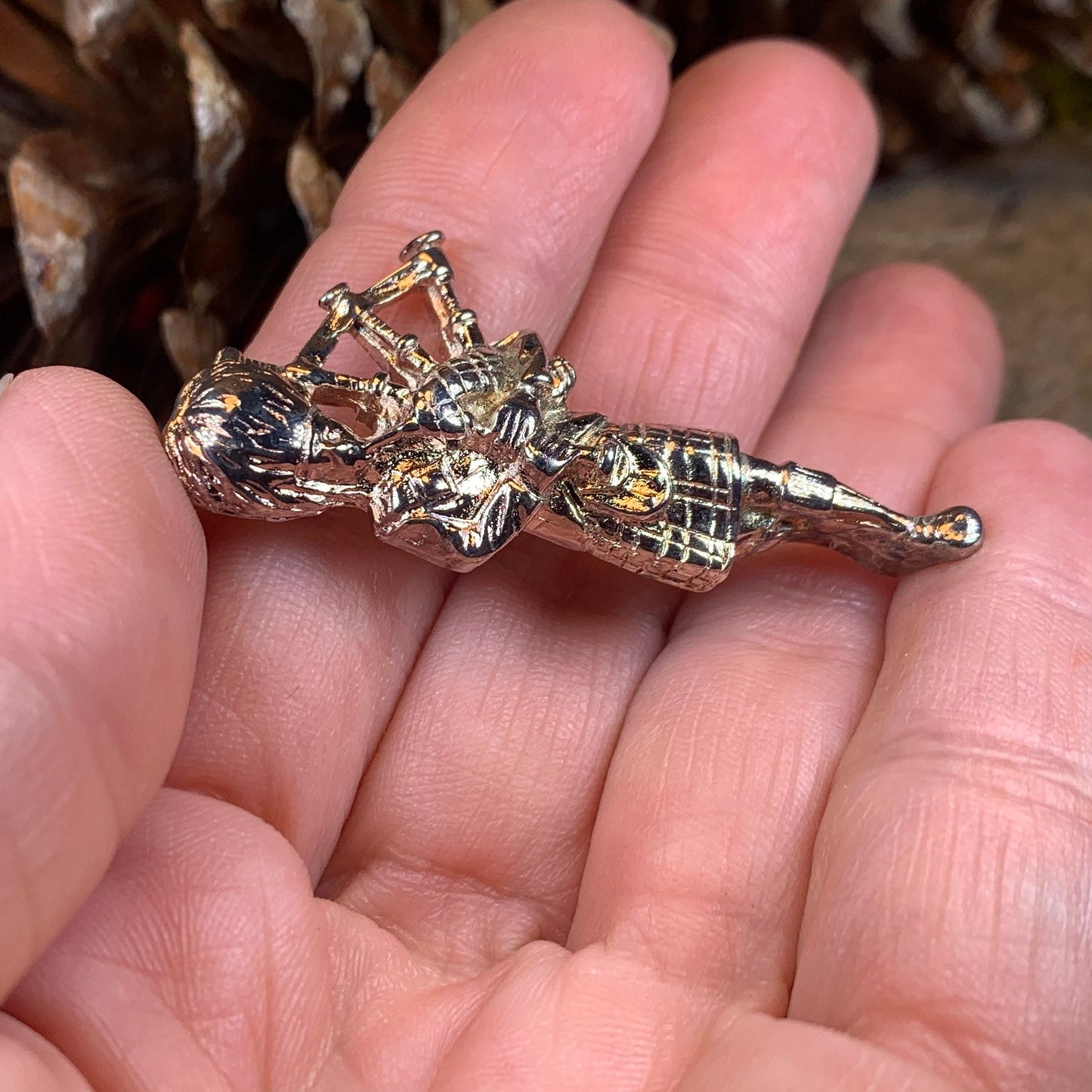 Bagpiper Brooch, Celtic Brooch, Scotland Jewelry, Irish Jewelry, Dad Gift, Highland Dance Gift, Bagpipes Gift, Scotland Jewelry