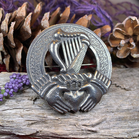 Load image into Gallery viewer, Claddagh Brooch, Celtic Jewelry, Irish Pin, Harp Brooch, Ireland Brooch, Anniversary Gift, Cap Badge Pin, Bagpiper Gift, Plaid Pin

