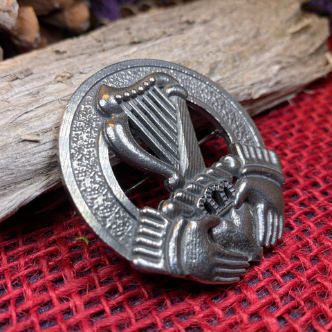 Load image into Gallery viewer, Claddagh Brooch, Celtic Jewelry, Irish Pin, Harp Brooch, Ireland Brooch, Anniversary Gift, Cap Badge Pin, Bagpiper Gift, Plaid Pin
