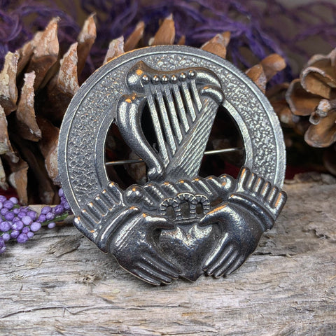 Load image into Gallery viewer, Claddagh Brooch, Celtic Jewelry, Irish Pin, Harp Brooch, Ireland Brooch, Anniversary Gift, Cap Badge Pin, Bagpiper Gift, Plaid Pin
