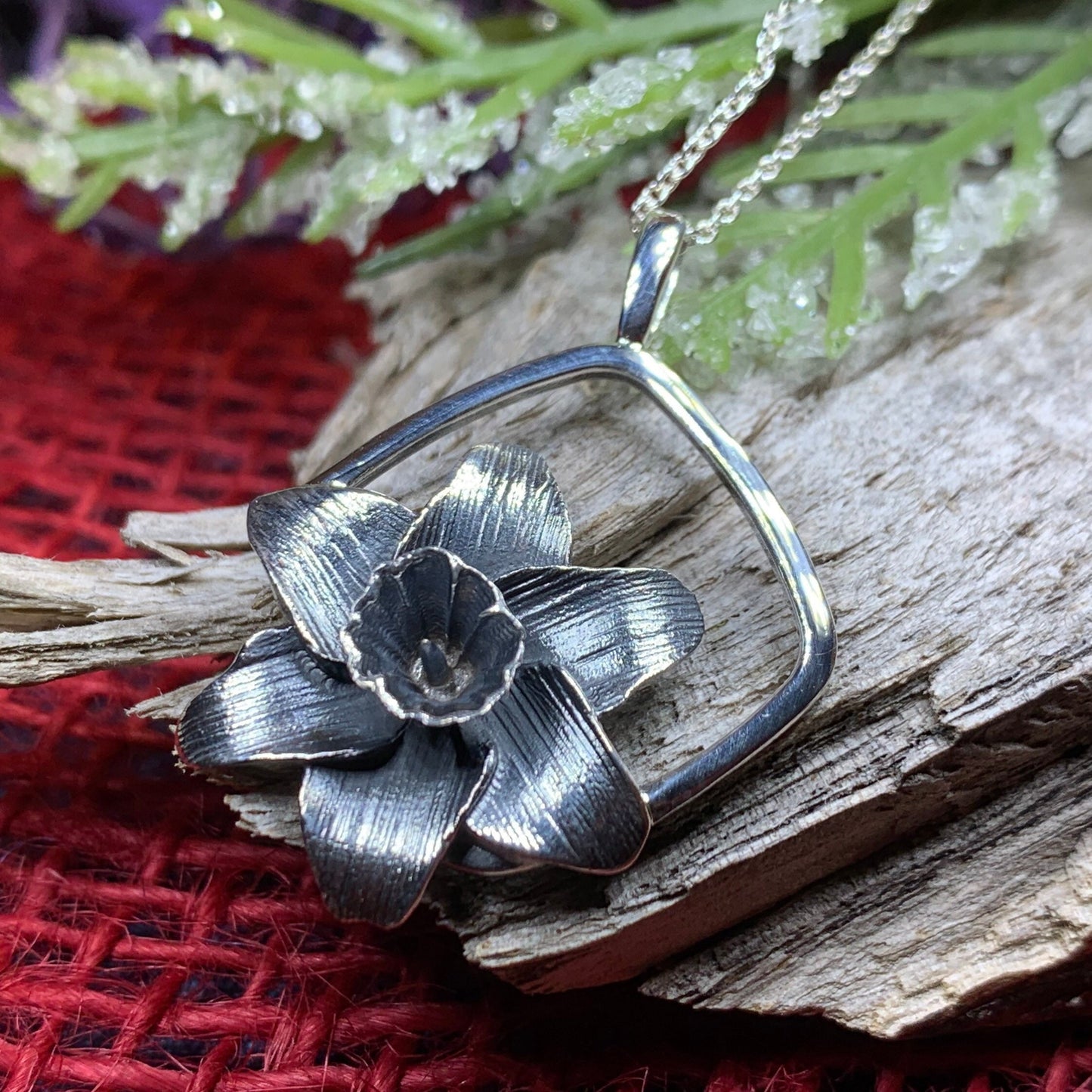 Daffodil Necklace, Celtic Jewelry, Welsh Jewelry, Anniversary Gift, Wales Necklace, Mom Gift, Flower Pendant, Daffodil Pendant, Wife Gift
