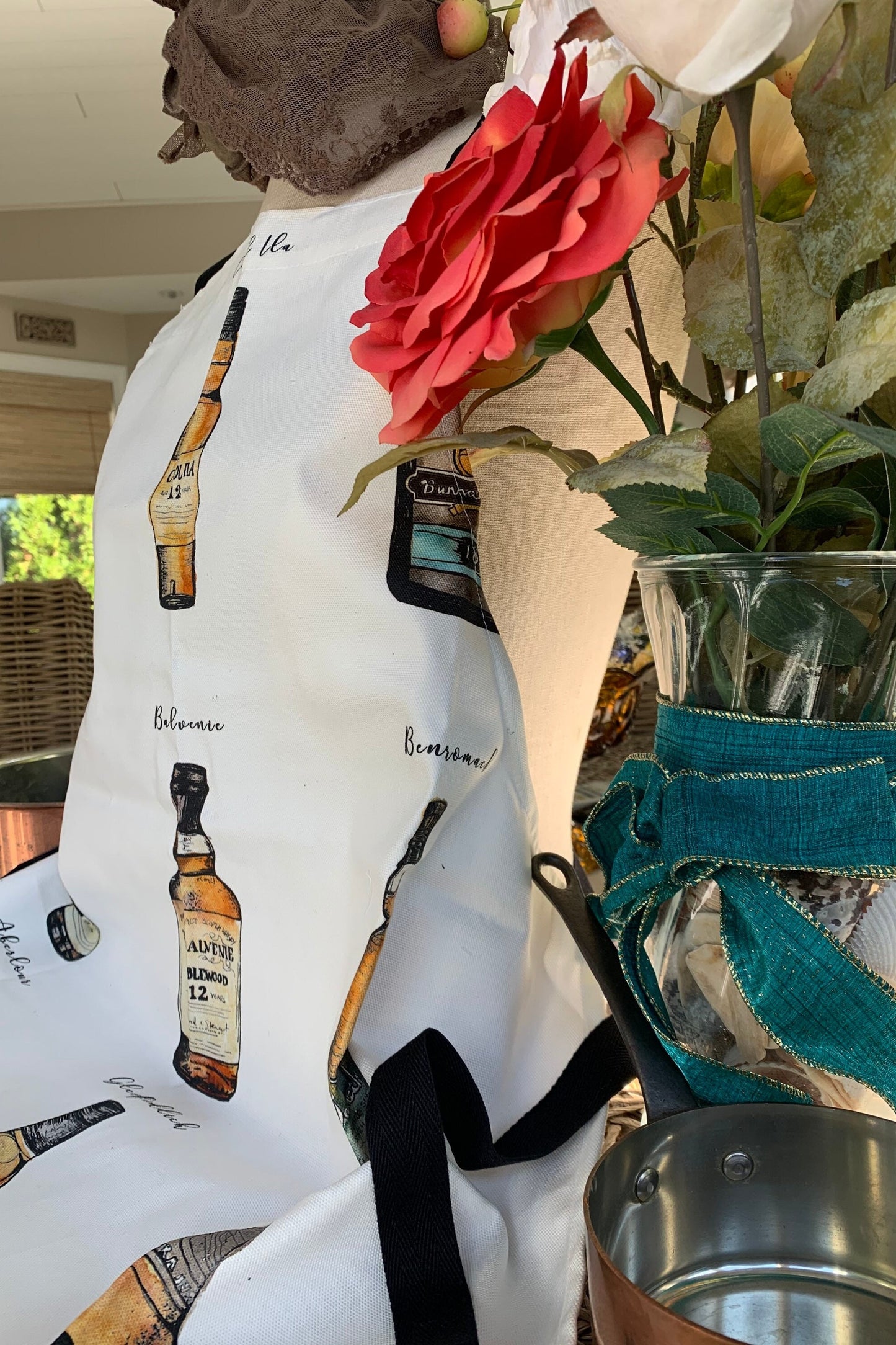 Scottish Apron, Scotland Gift, Whisky Lover Gift, Chef Gift, Bagpiper Gift, Outlander Gift, Whiskey Gift, Mom Gift, Sister Gift, Dad Gift
