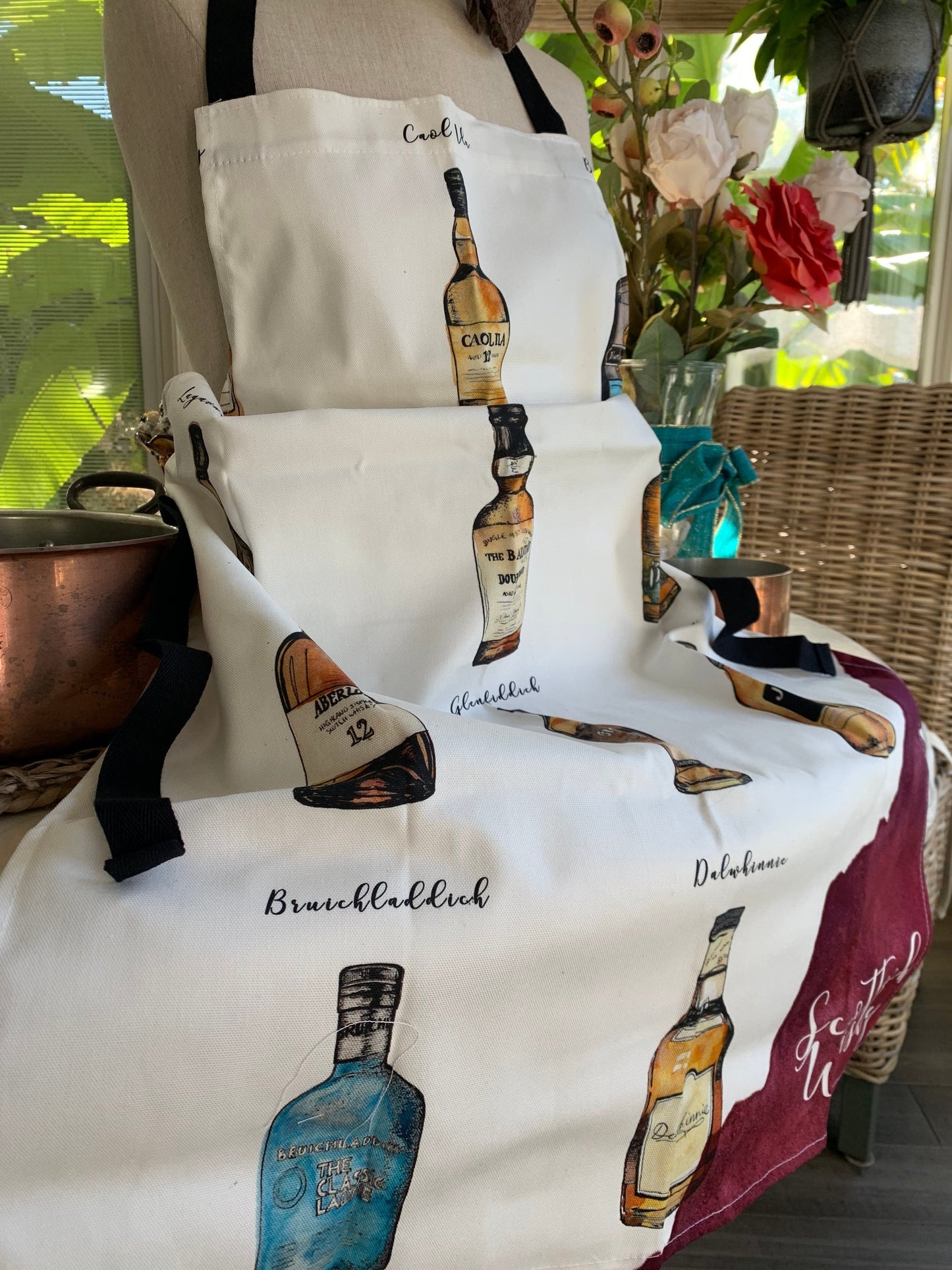Scottish Apron, Scotland Gift, Whisky Lover Gift, Chef Gift, Bagpiper Gift, Outlander Gift, Whiskey Gift, Mom Gift, Sister Gift, Dad Gift