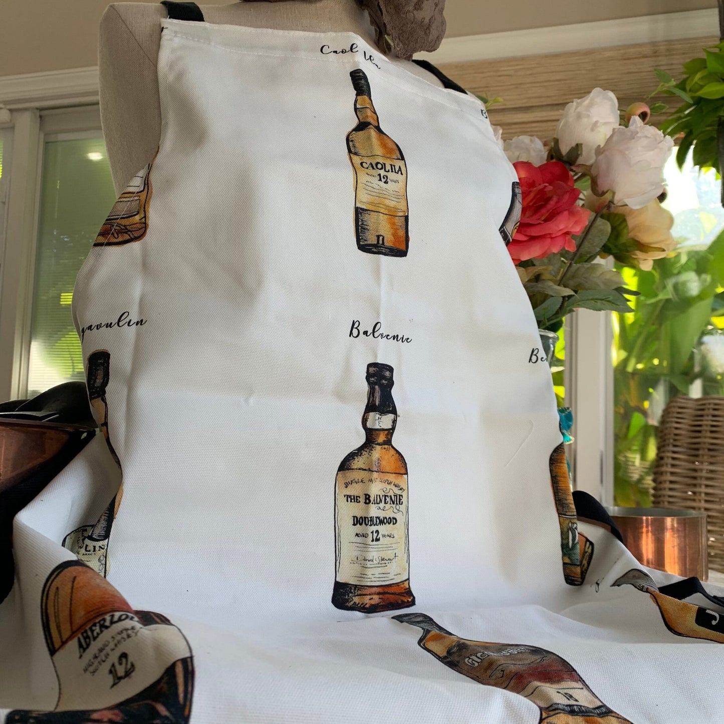 Scottish Apron, Scotland Gift, Whisky Lover Gift, Chef Gift, Bagpiper Gift, Outlander Gift, Whiskey Gift, Mom Gift, Sister Gift, Dad Gift