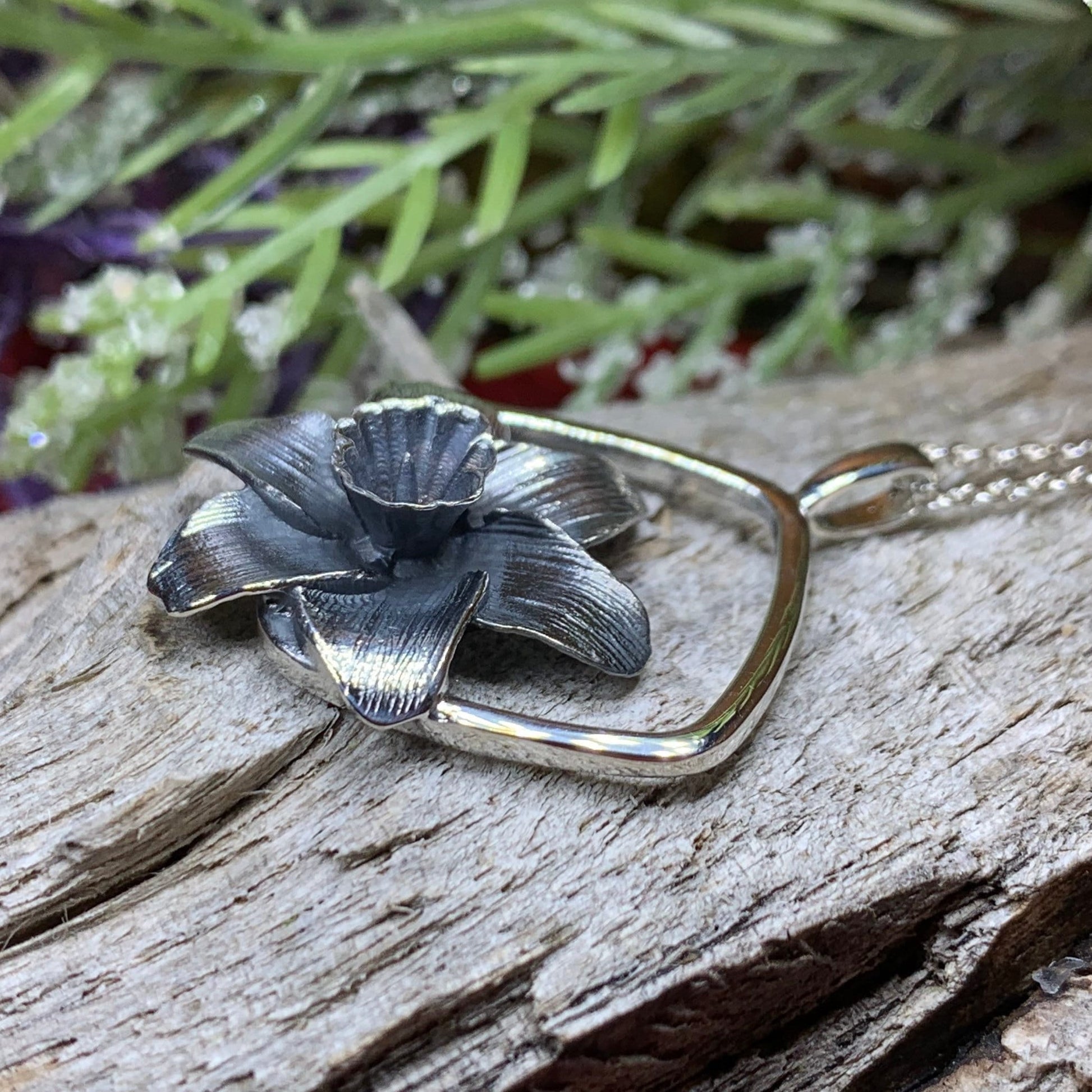 Daffodil Necklace, Celtic Jewelry, Welsh Jewelry, Anniversary Gift, Wales Necklace, Mom Gift, Flower Pendant, Daffodil Pendant, Wife Gift