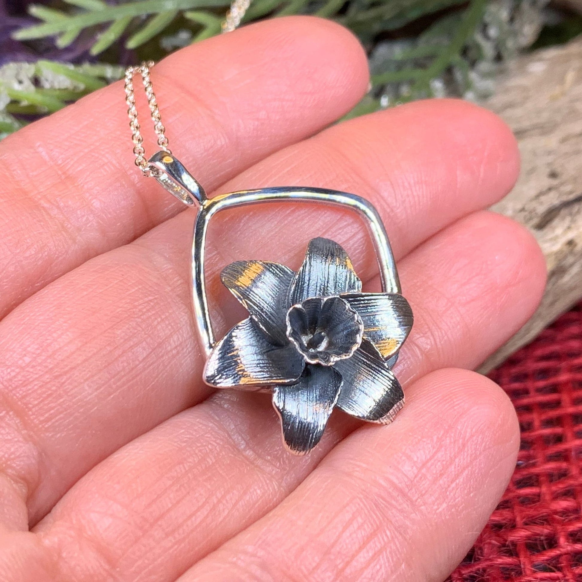 Daffodil Necklace, Celtic Jewelry, Welsh Jewelry, Anniversary Gift, Wales Necklace, Mom Gift, Flower Pendant, Daffodil Pendant, Wife Gift
